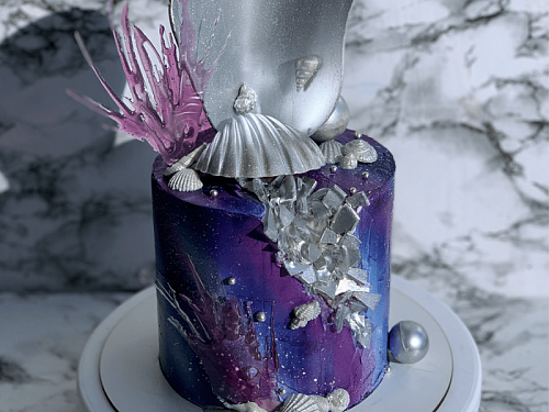 Закажи торт от 1.5 кг, и получи макаронс в подарок!